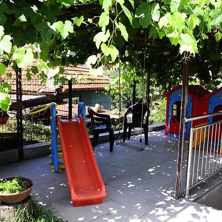 Family Apartment With Garden 塞拉耶佛 外观 照片