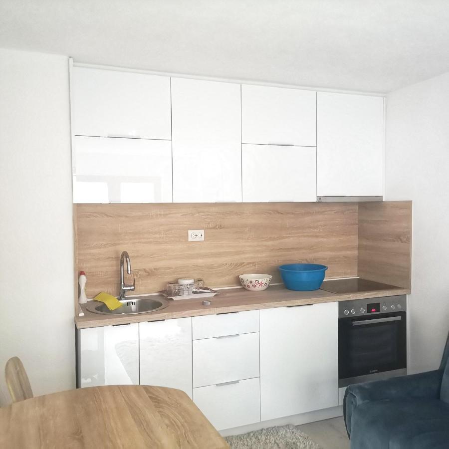 Family Apartment With Garden 塞拉耶佛 外观 照片